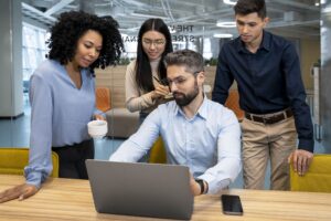 Como o cartão de benefícios ajuda a atender diferentes gerações no ambiente de trabalho